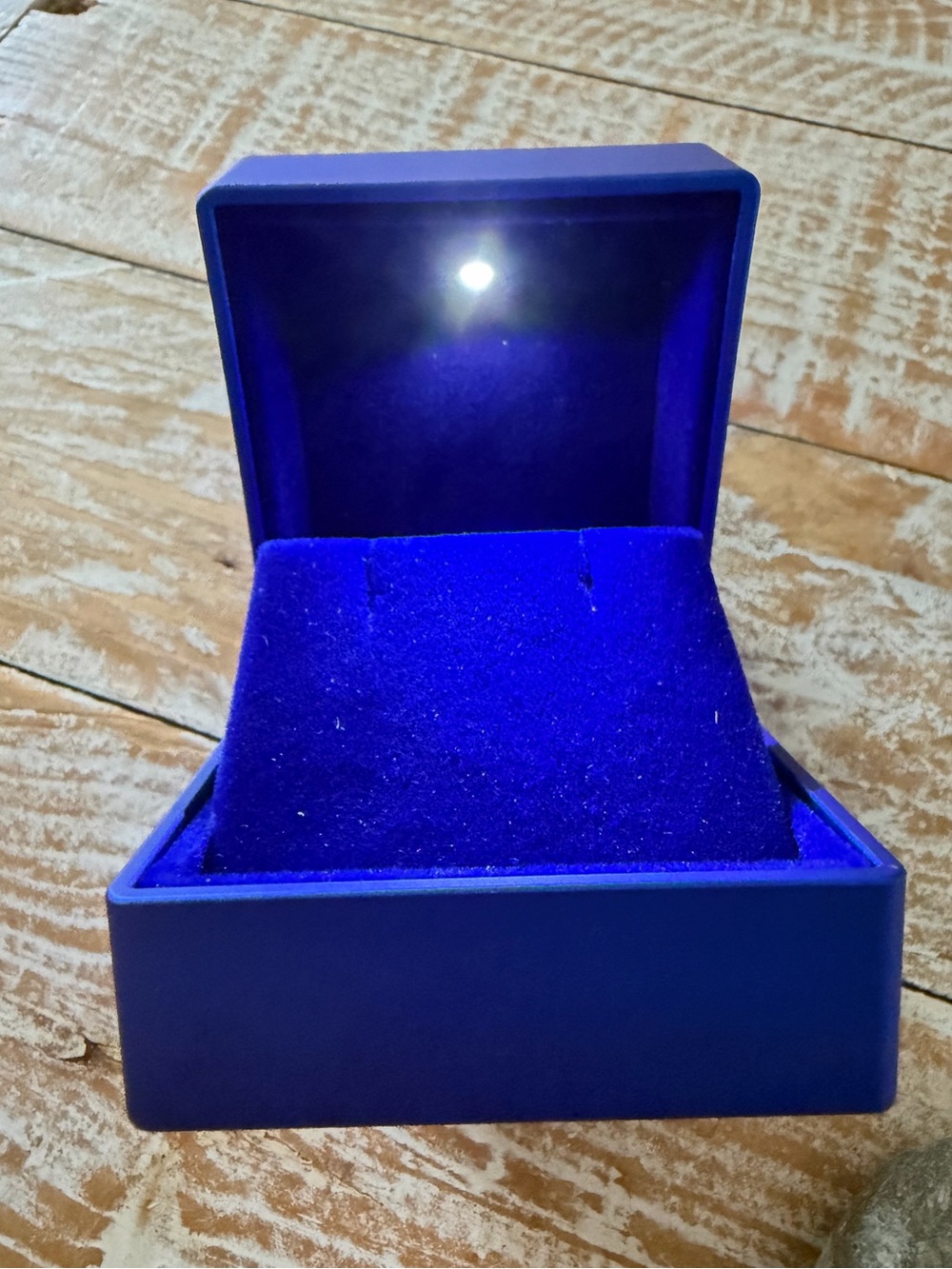 💎 LED Light-Up Blue Jewelry Gift Box for Earrings & Necklaces 💎